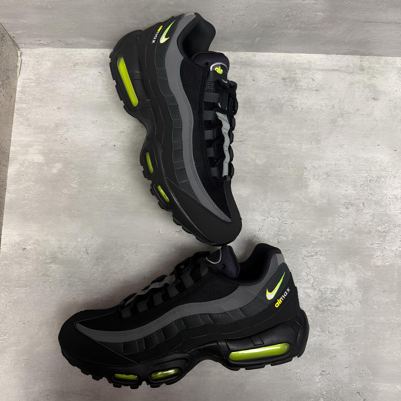 Air Max 95 Retro Logo Volt